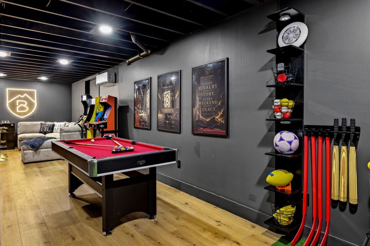 Crest Club game lounge