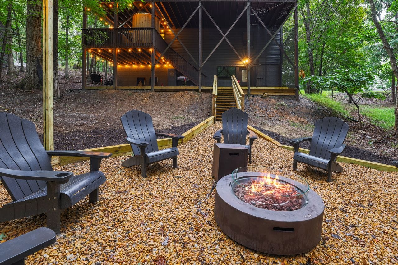 Backyard fire pit circle