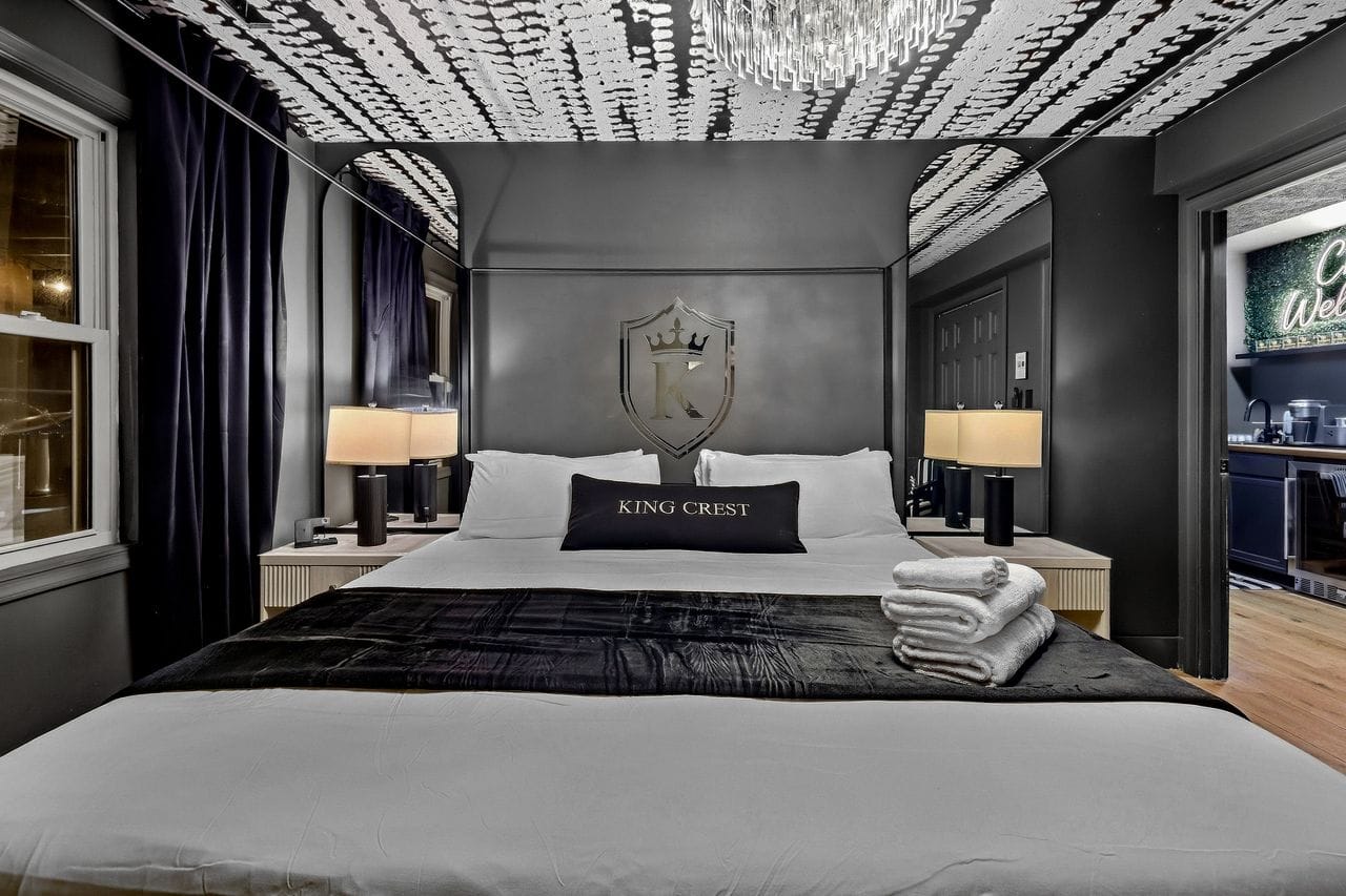 King Crest suite