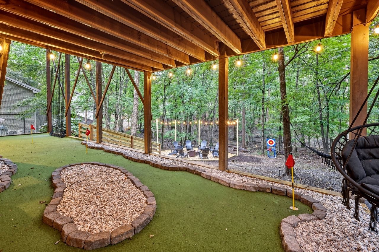 Covered lower deck mini golf green